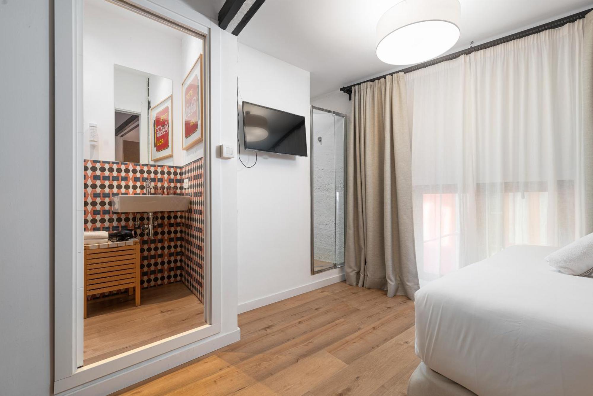 Petite Double Room